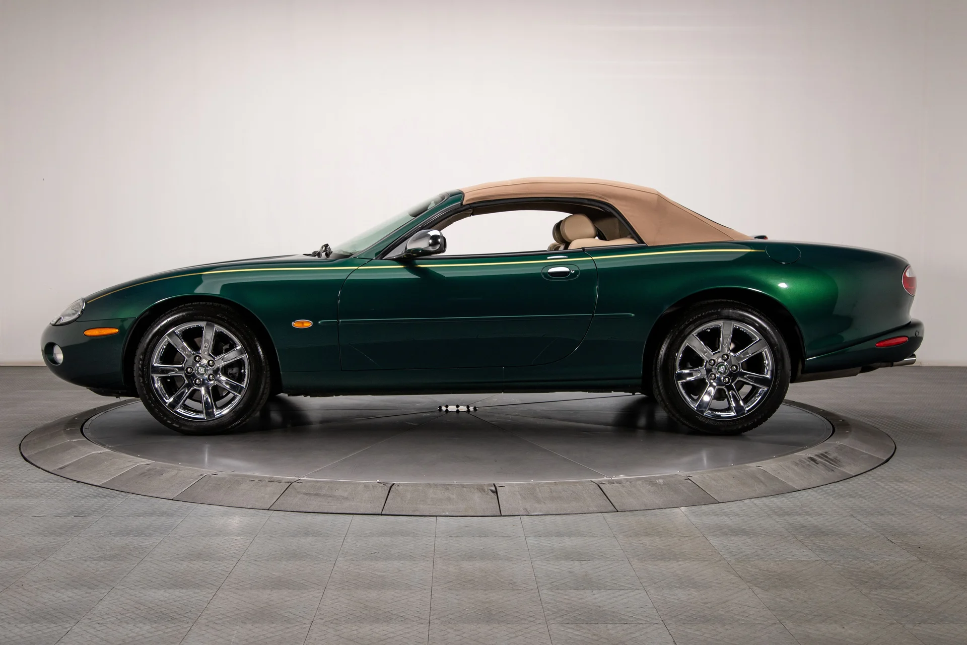 2003 Jaguar XK8 - Image 10