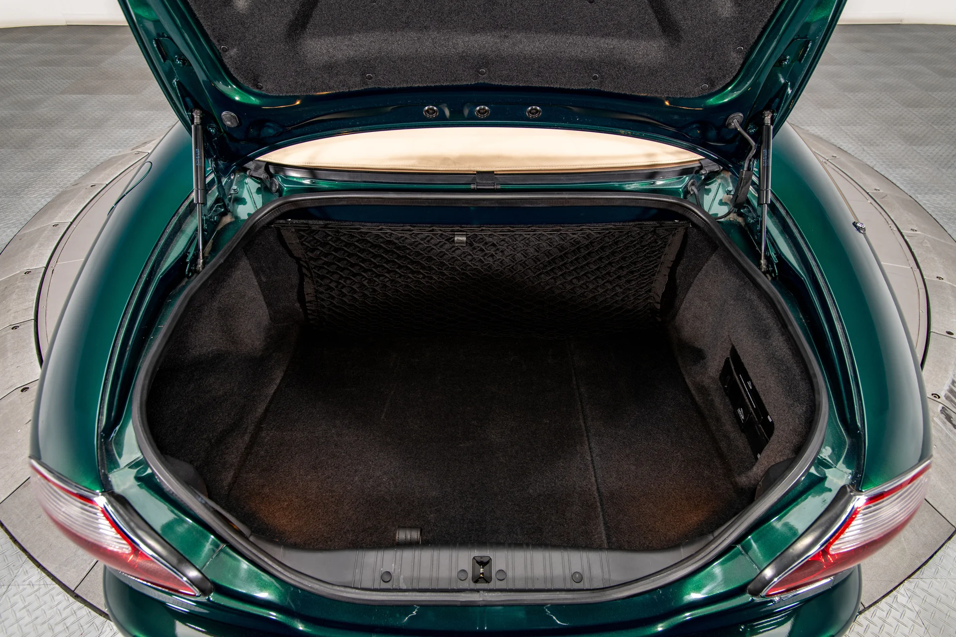 2003 Jaguar XK8 - Image 17