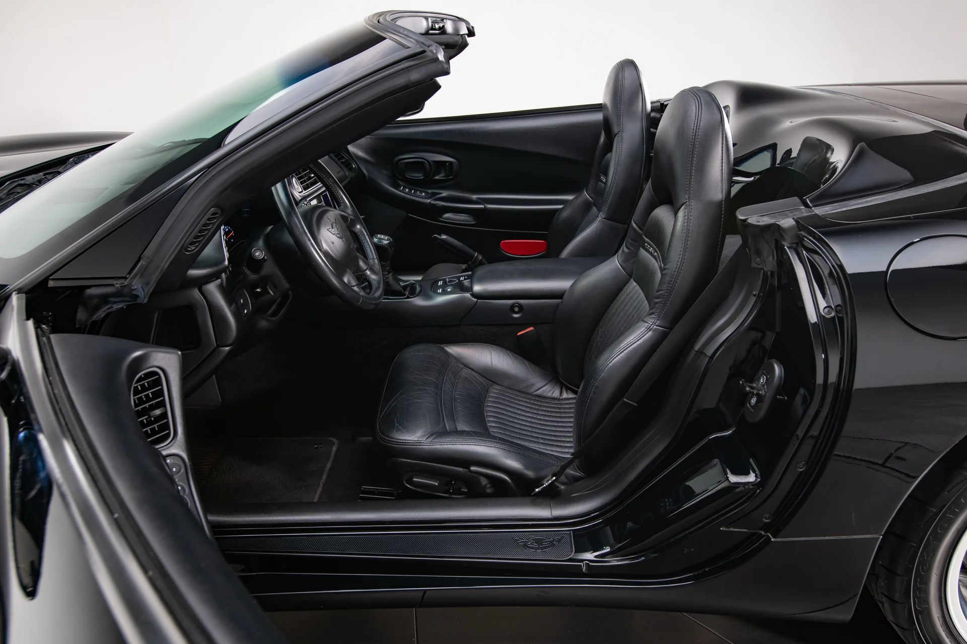 2004 Chevrolet Corvette - Image 11