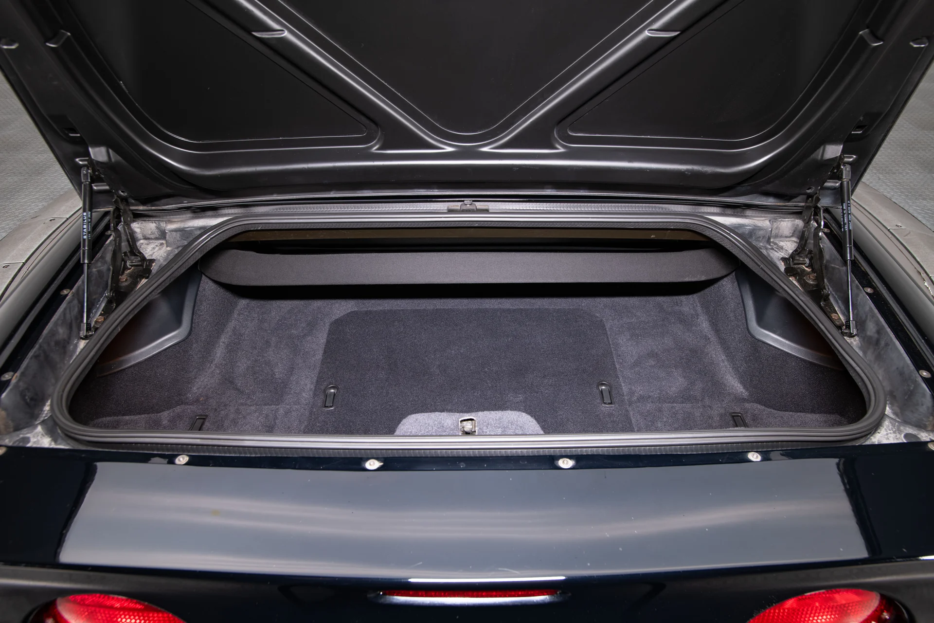 2004 Chevrolet Corvette - Image 15