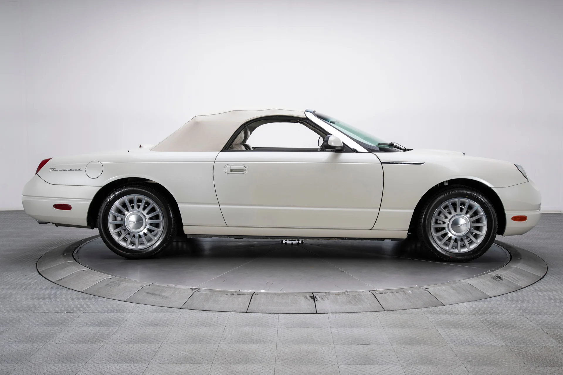 2005 Ford Thunderbird - Image 7