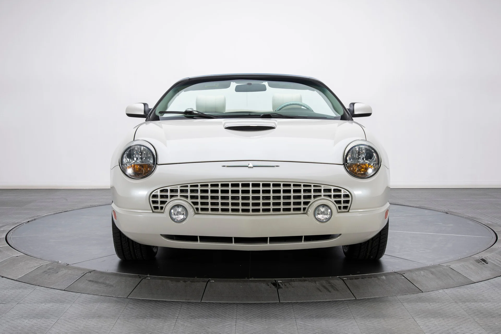 2005 Ford Thunderbird - Image 10