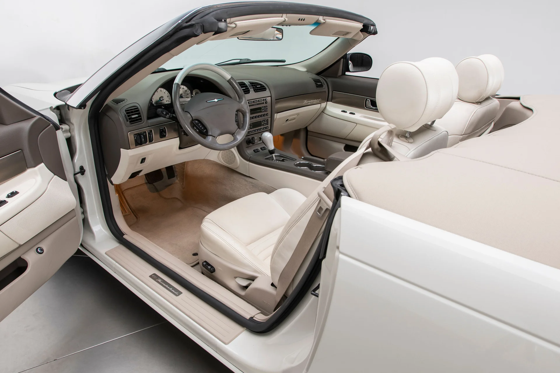 2005 Ford Thunderbird - Image 12