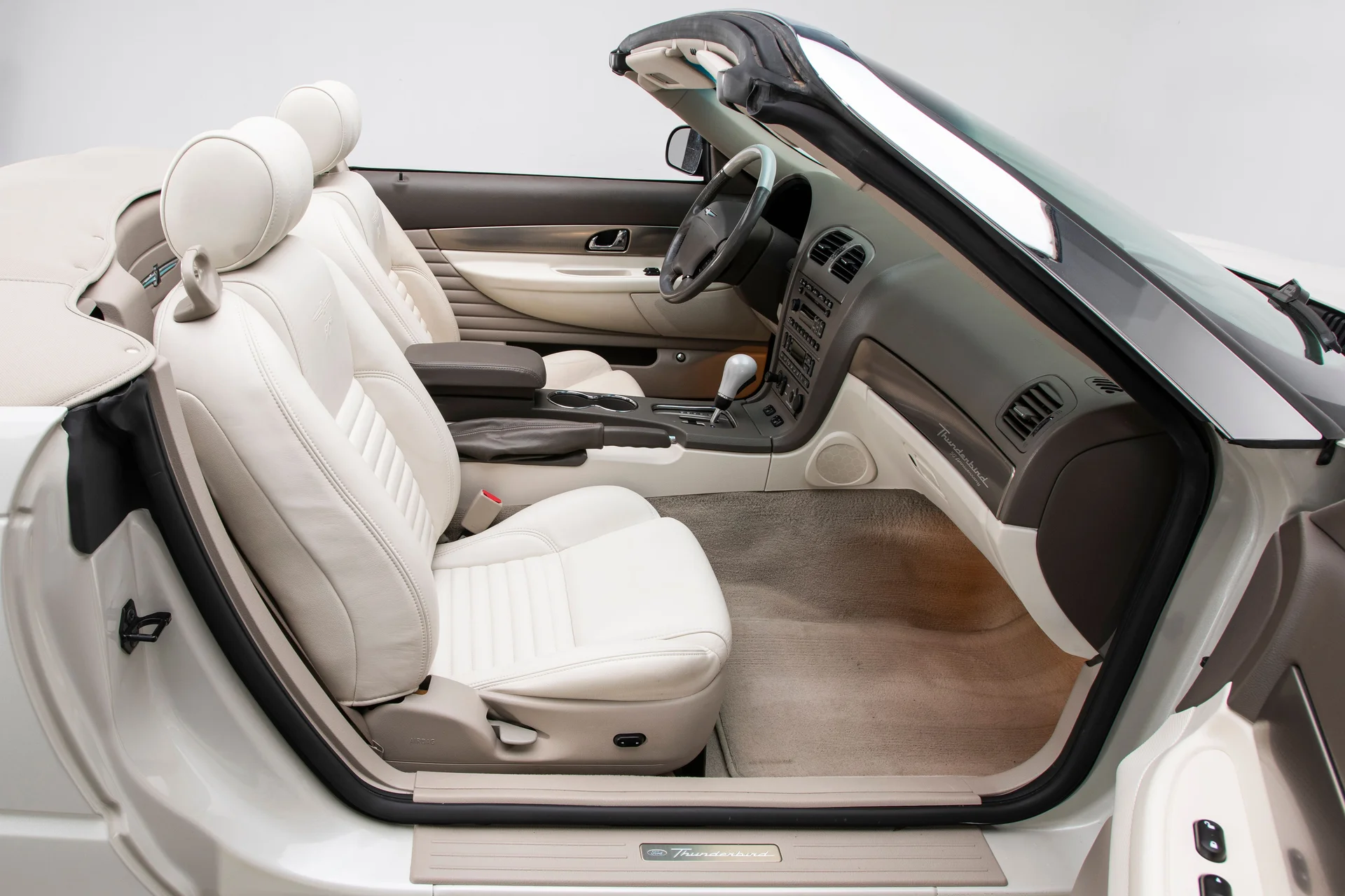 2005 Ford Thunderbird - Image 15