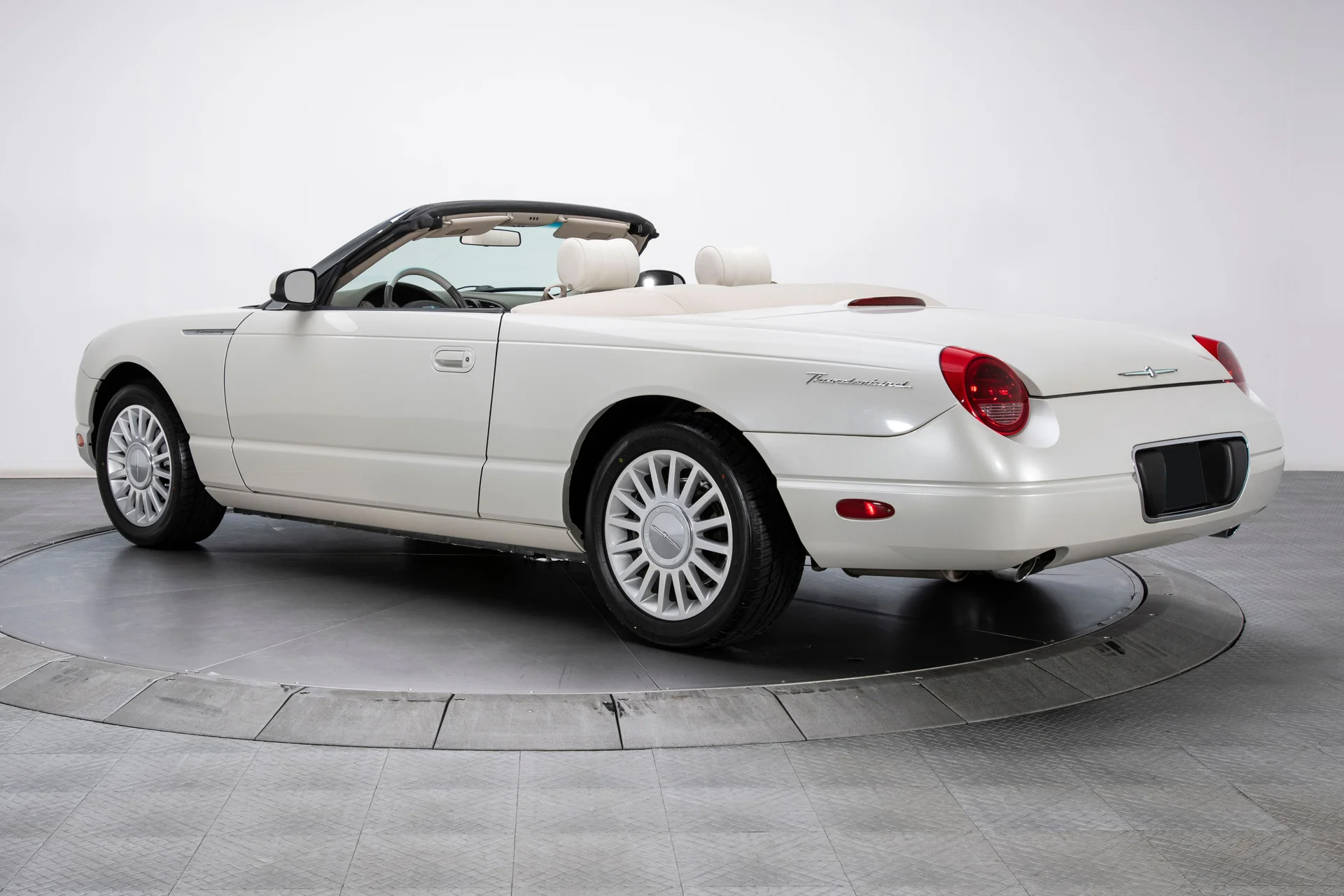 2005 Ford Thunderbird - Image 3