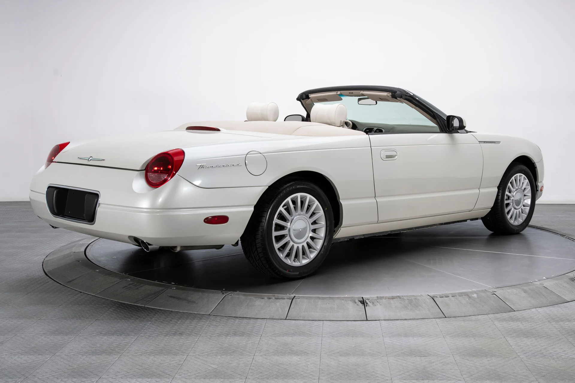 2005 Ford Thunderbird - Image 5