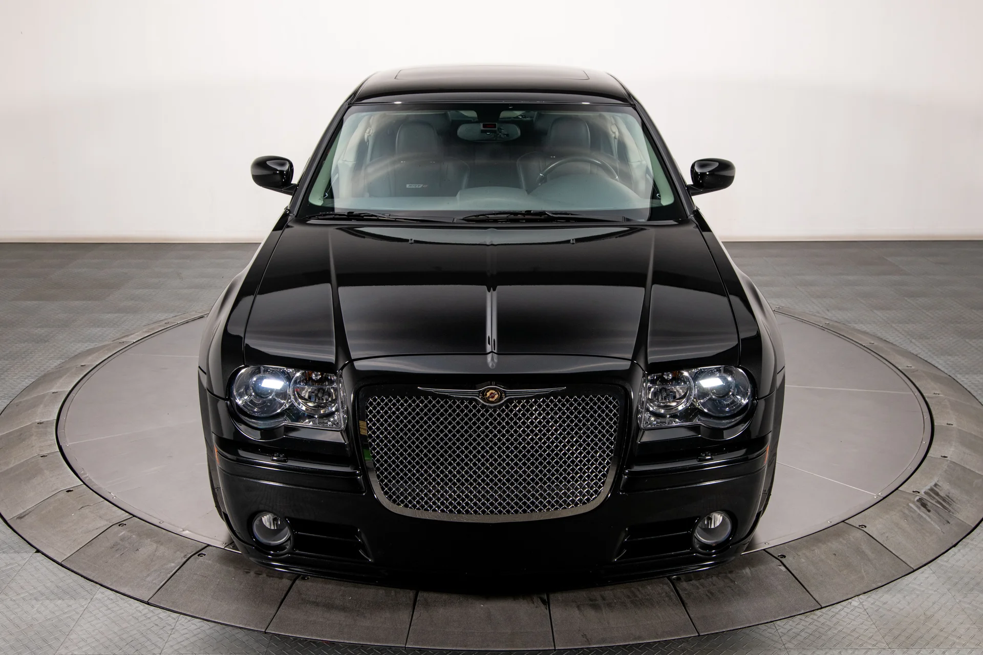 2006 Chrysler 300C SRT-8 - Image 9