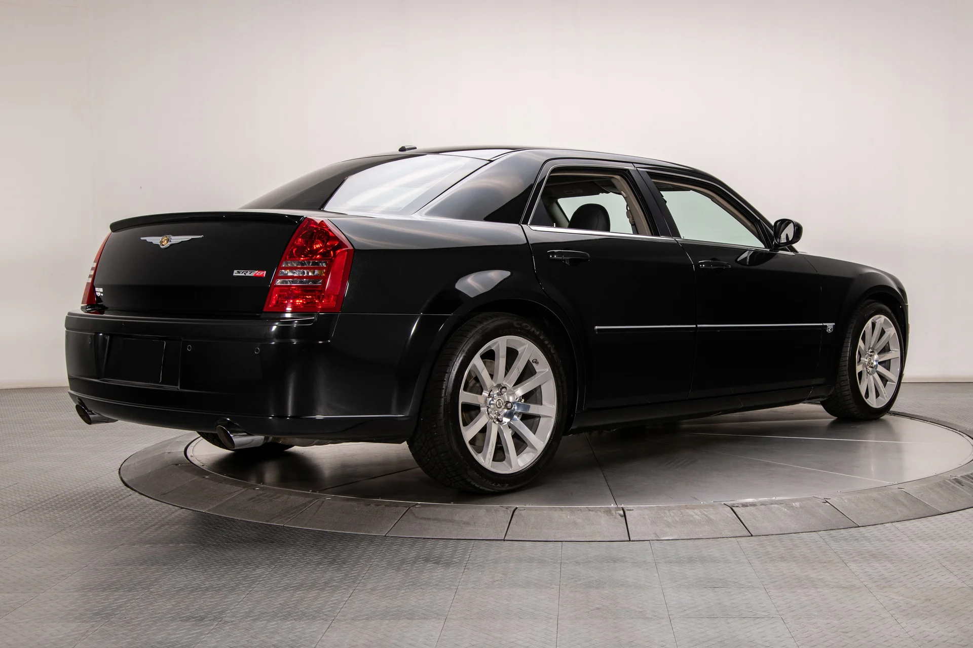 2006 Chrysler 300C SRT-8 - Image 5