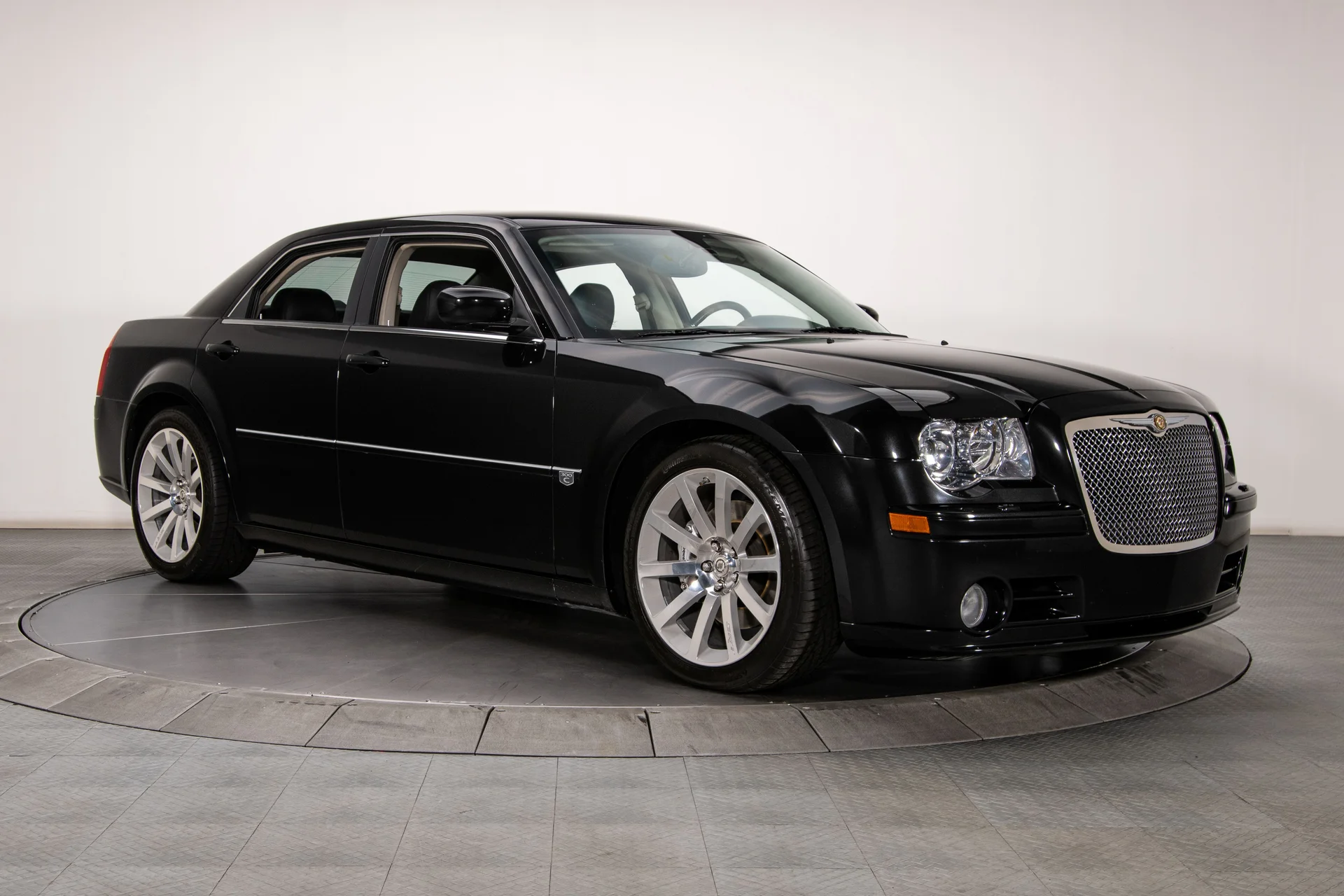 2006 Chrysler 300C SRT-8 - Image 7