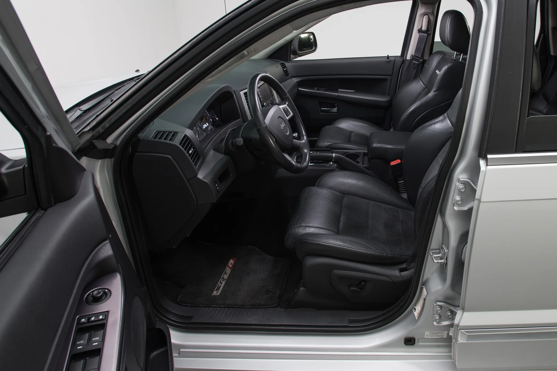 2008 Jeep Grand Cherokee SRT - Image 12