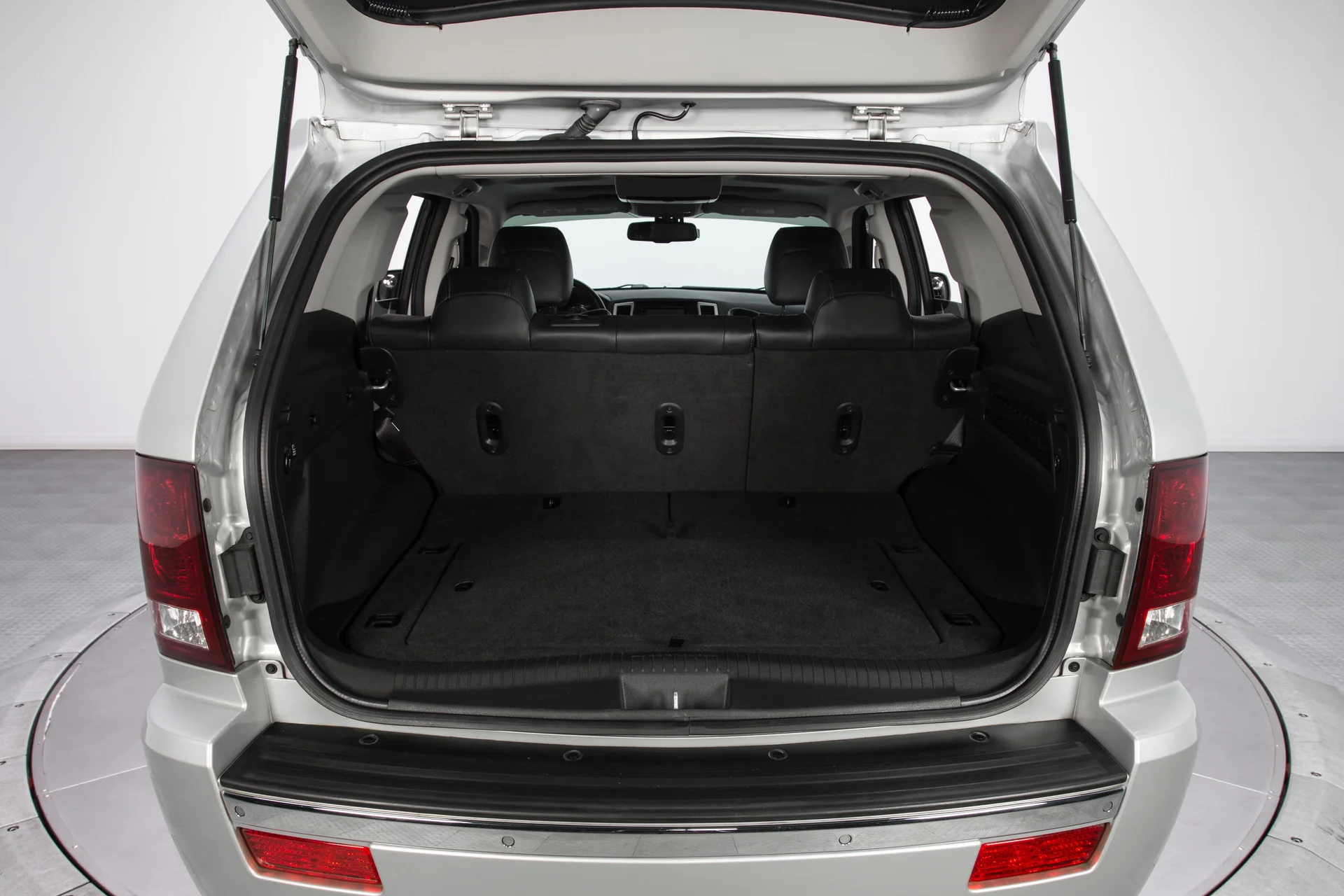 2008 Jeep Grand Cherokee SRT - Image 18