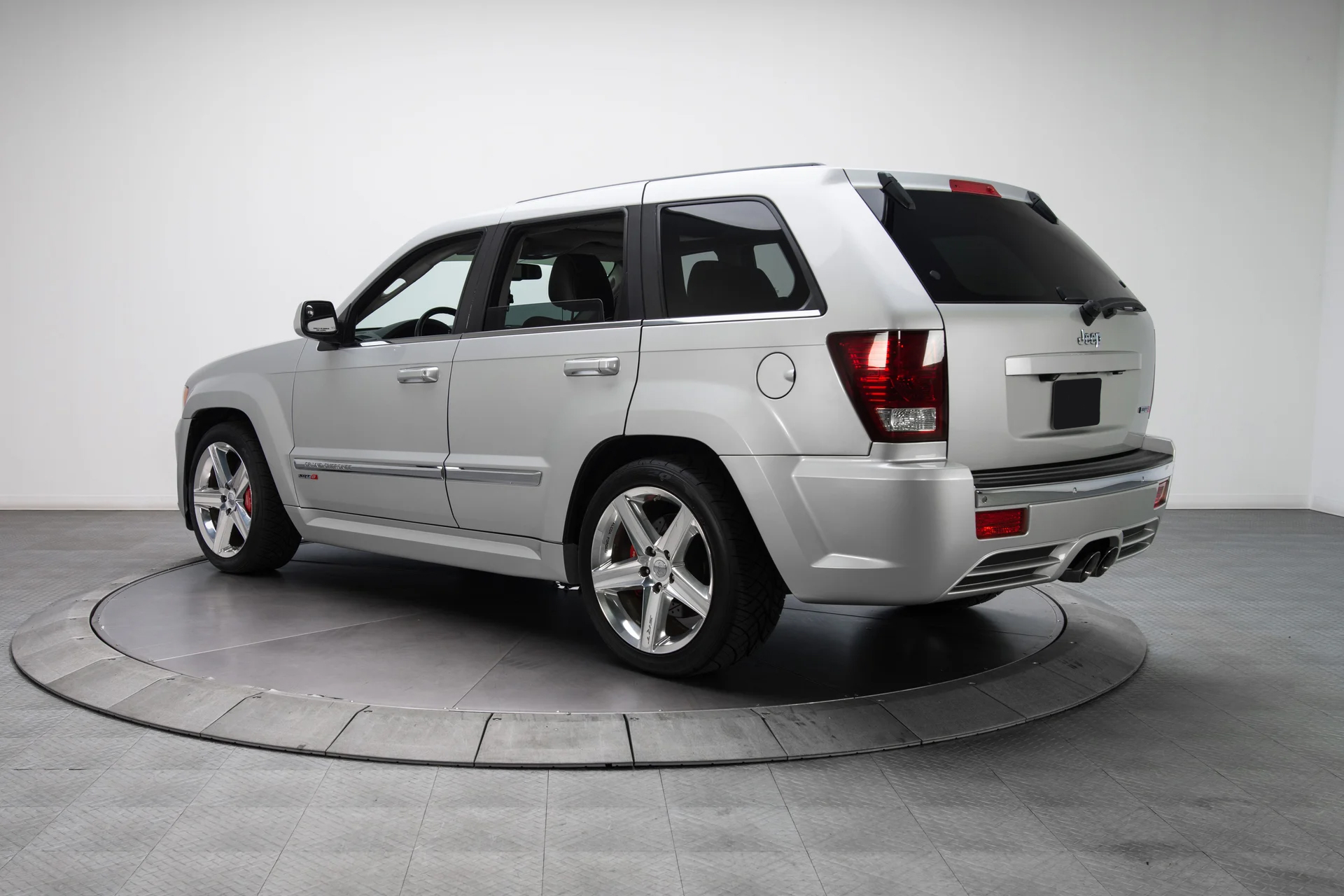 2008 Jeep Grand Cherokee SRT - Image 3