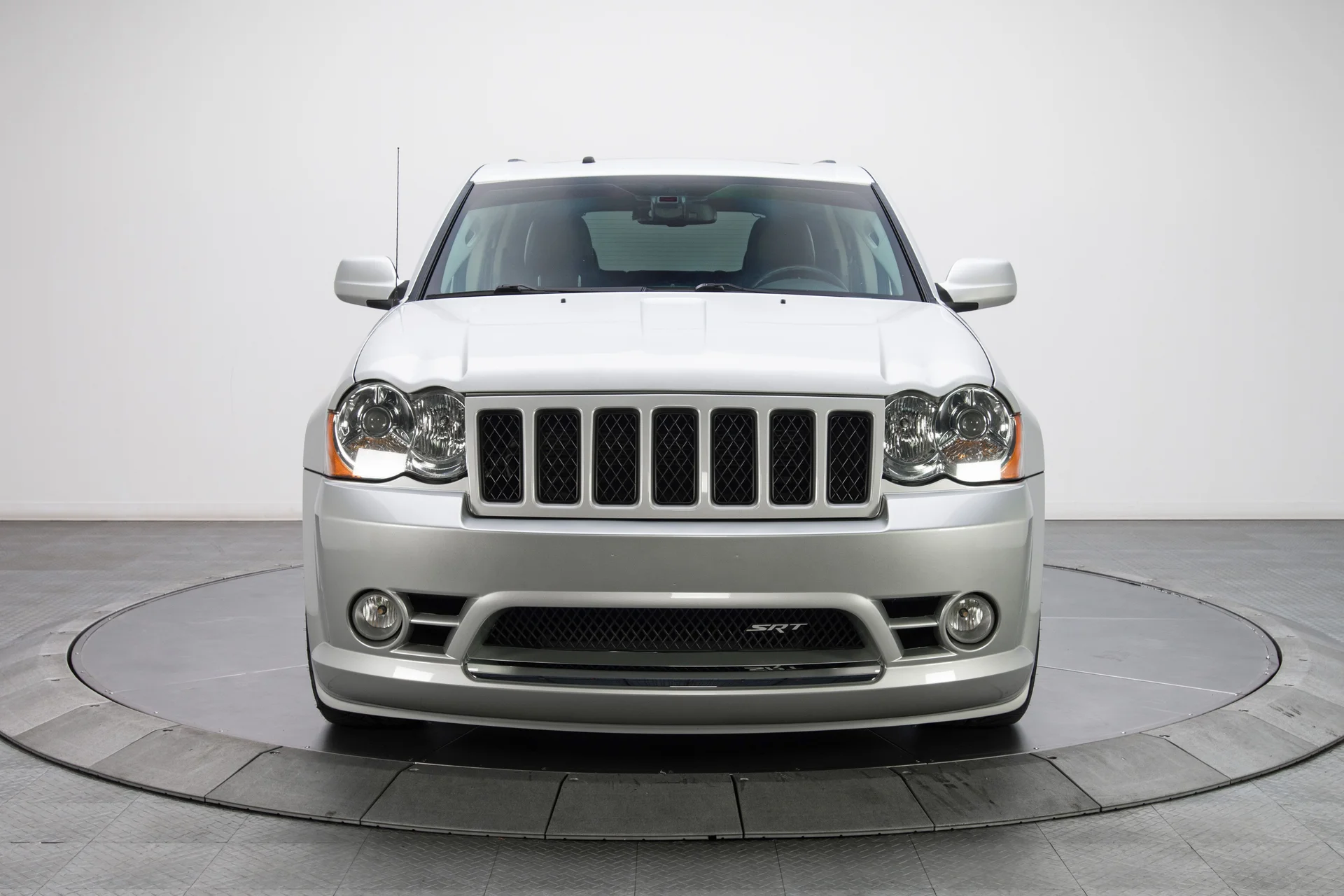 2008 Jeep Grand Cherokee SRT - Image 8