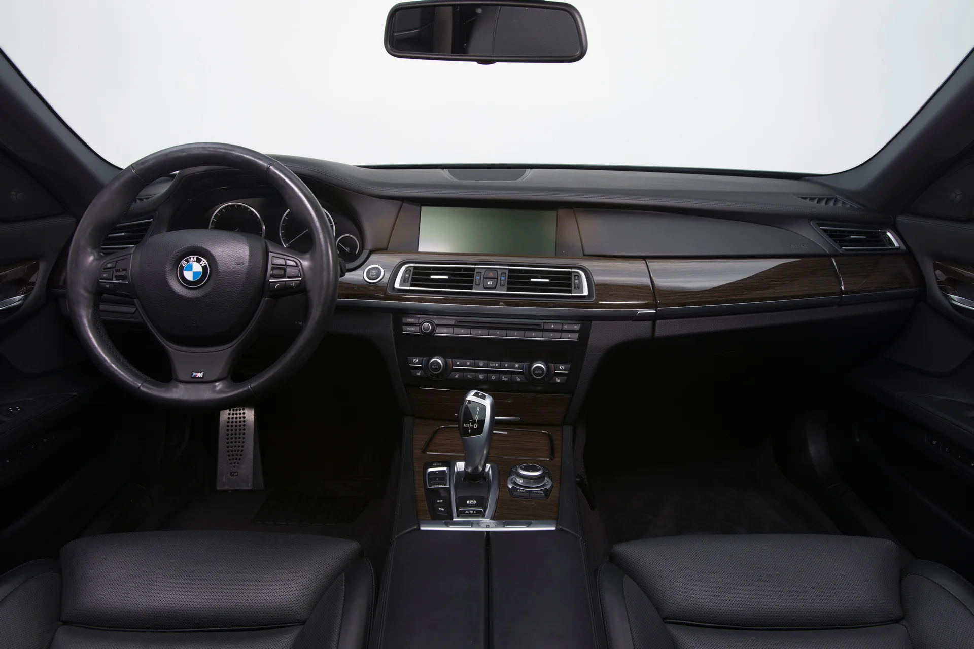 2010 BMW 750i - Image 11