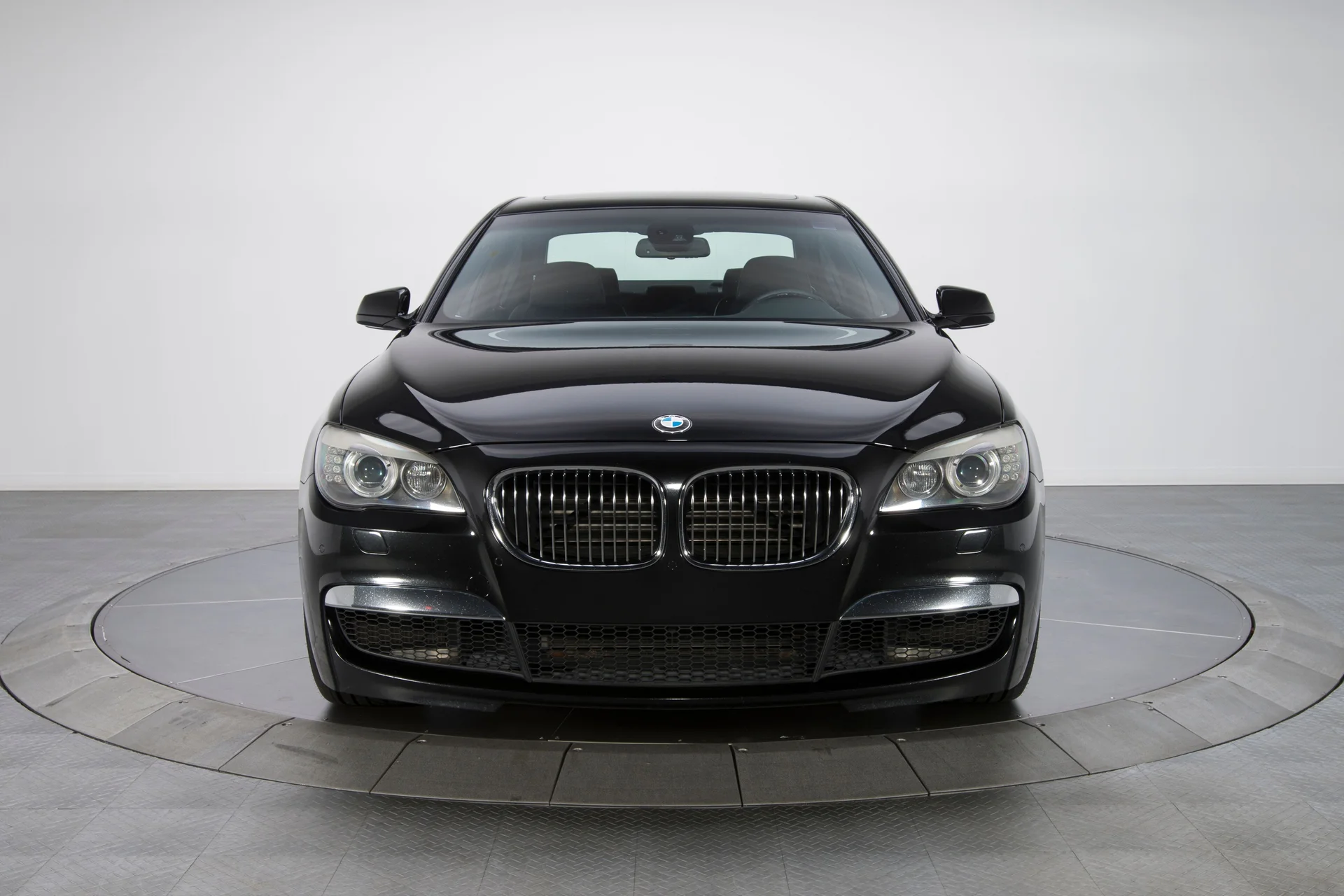 2010 BMW 750i - Image 8
