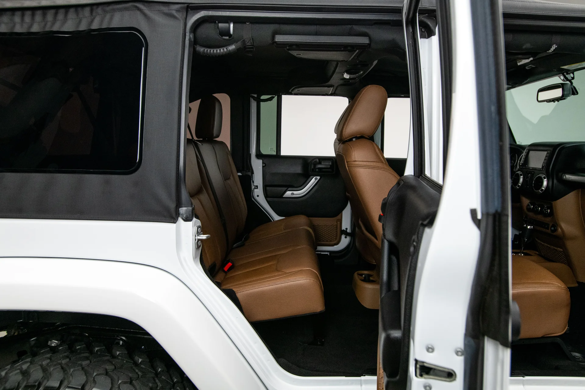 2016 Jeep Wrangler Sahara - Image 14