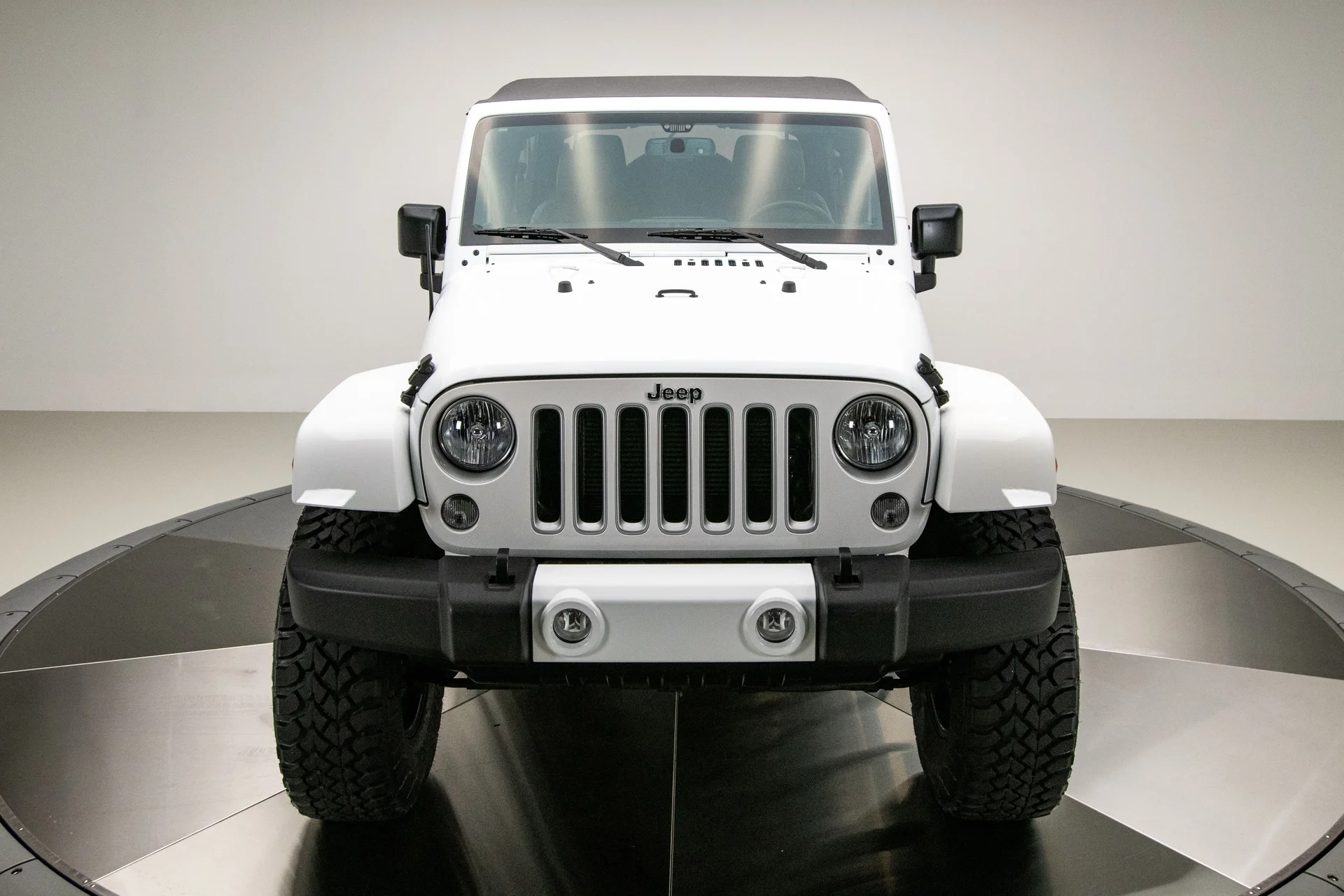 2016 Jeep Wrangler Sahara - Image 9