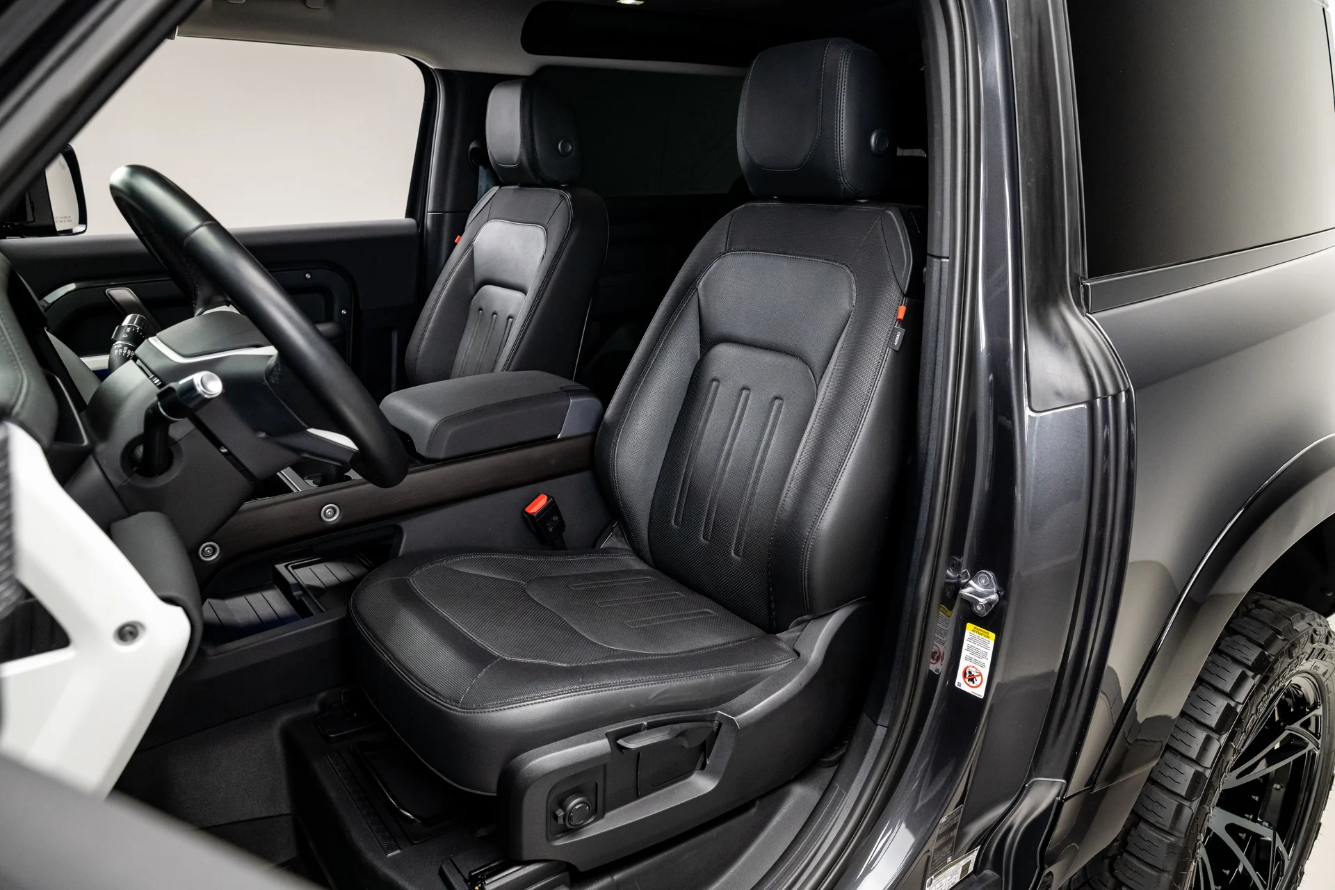 2021 Land Rover Defender - Image 13