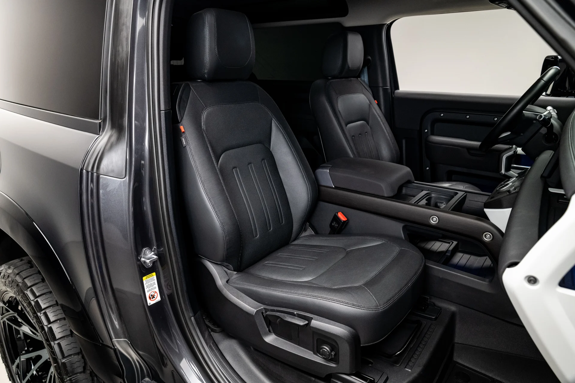 2021 Land Rover Defender - Image 14