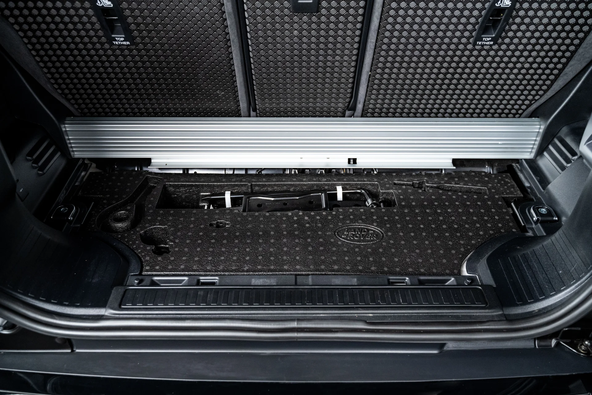 2021 Land Rover Defender - Image 16