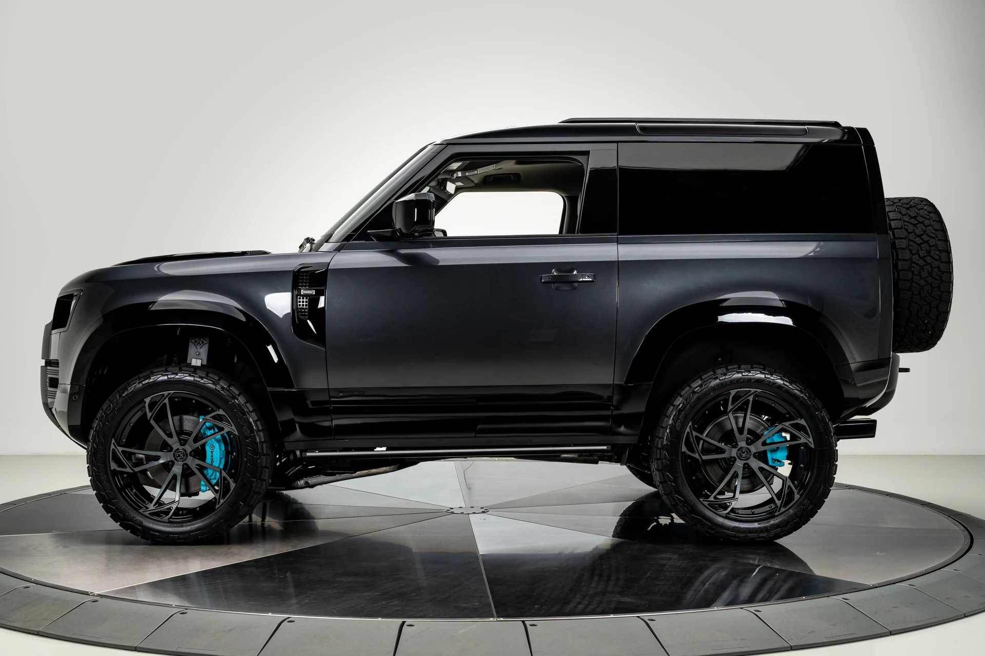 2021 Land Rover Defender - Image 2