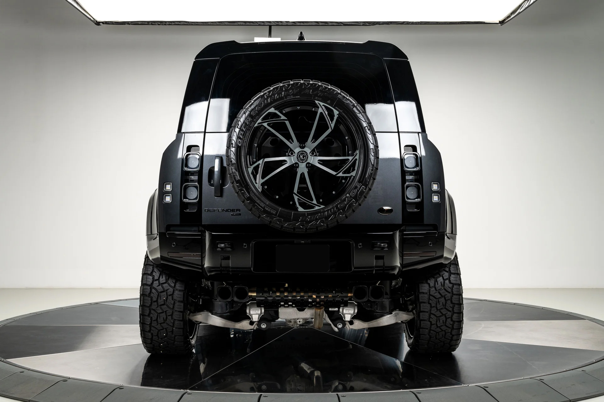 2021 Land Rover Defender - Image 4