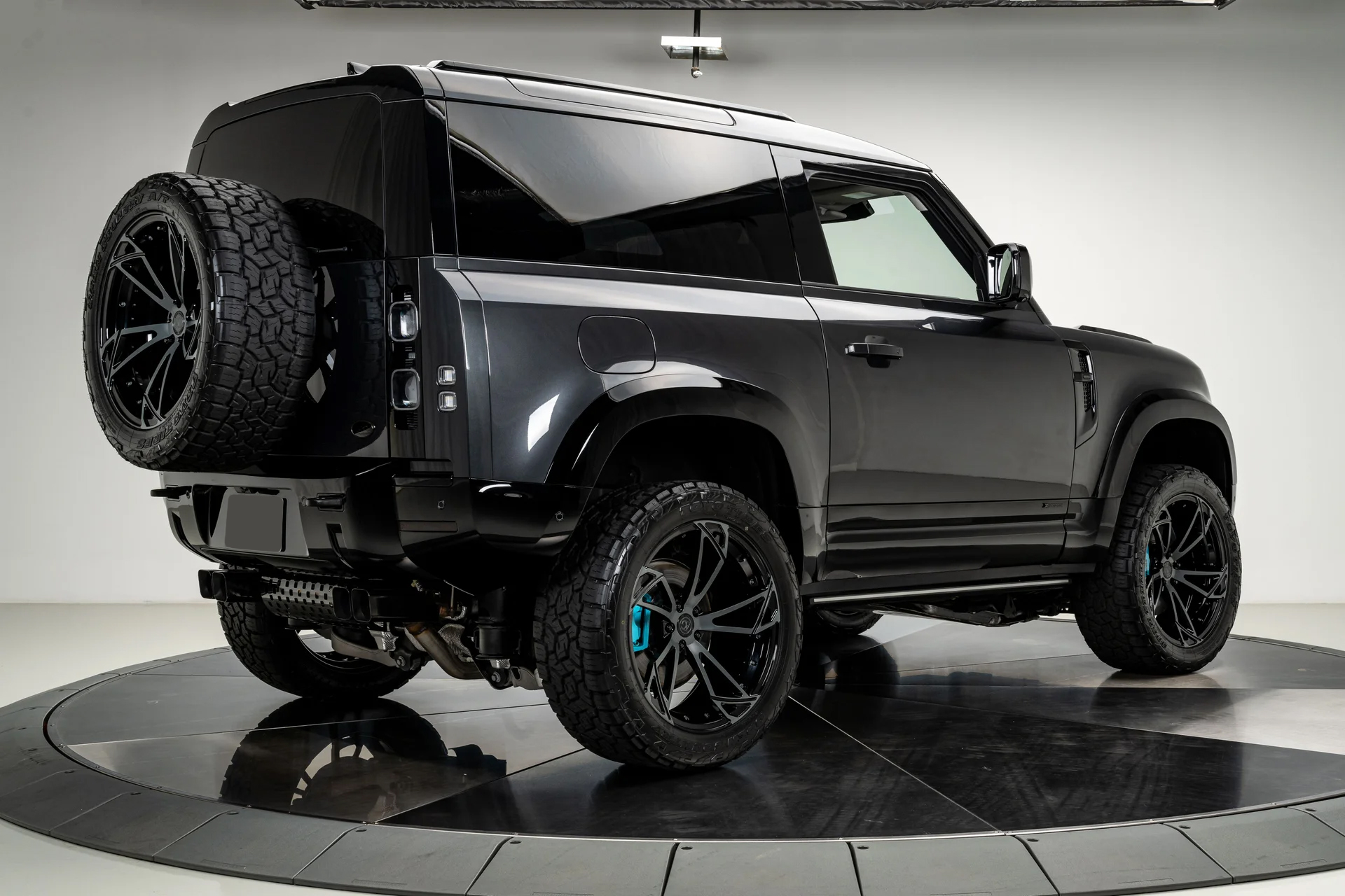 2021 Land Rover Defender - Image 5