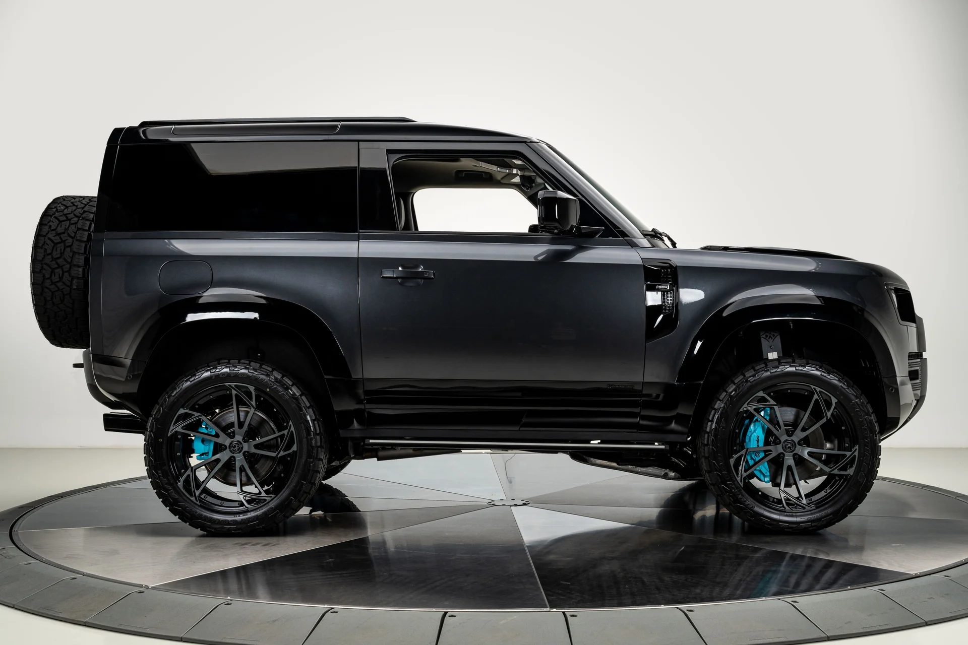 2021 Land Rover Defender - Image 6