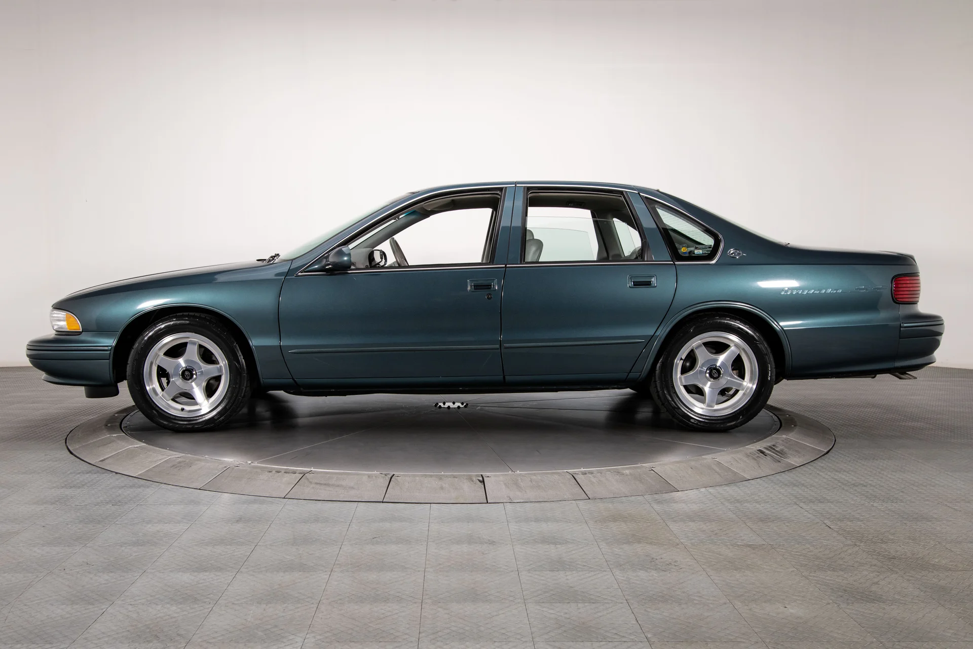 1995 Chevrolet Impala - Image 2