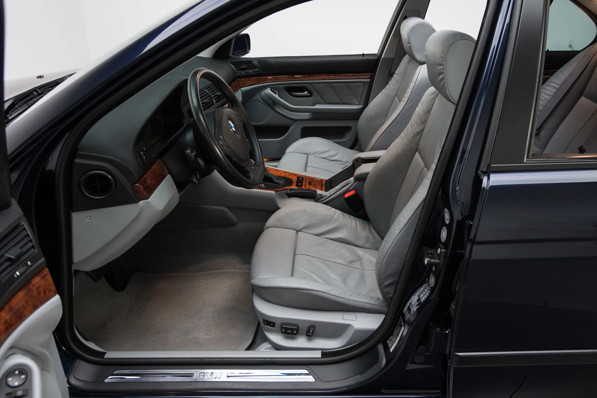 1999 BMW 540i - Image 12