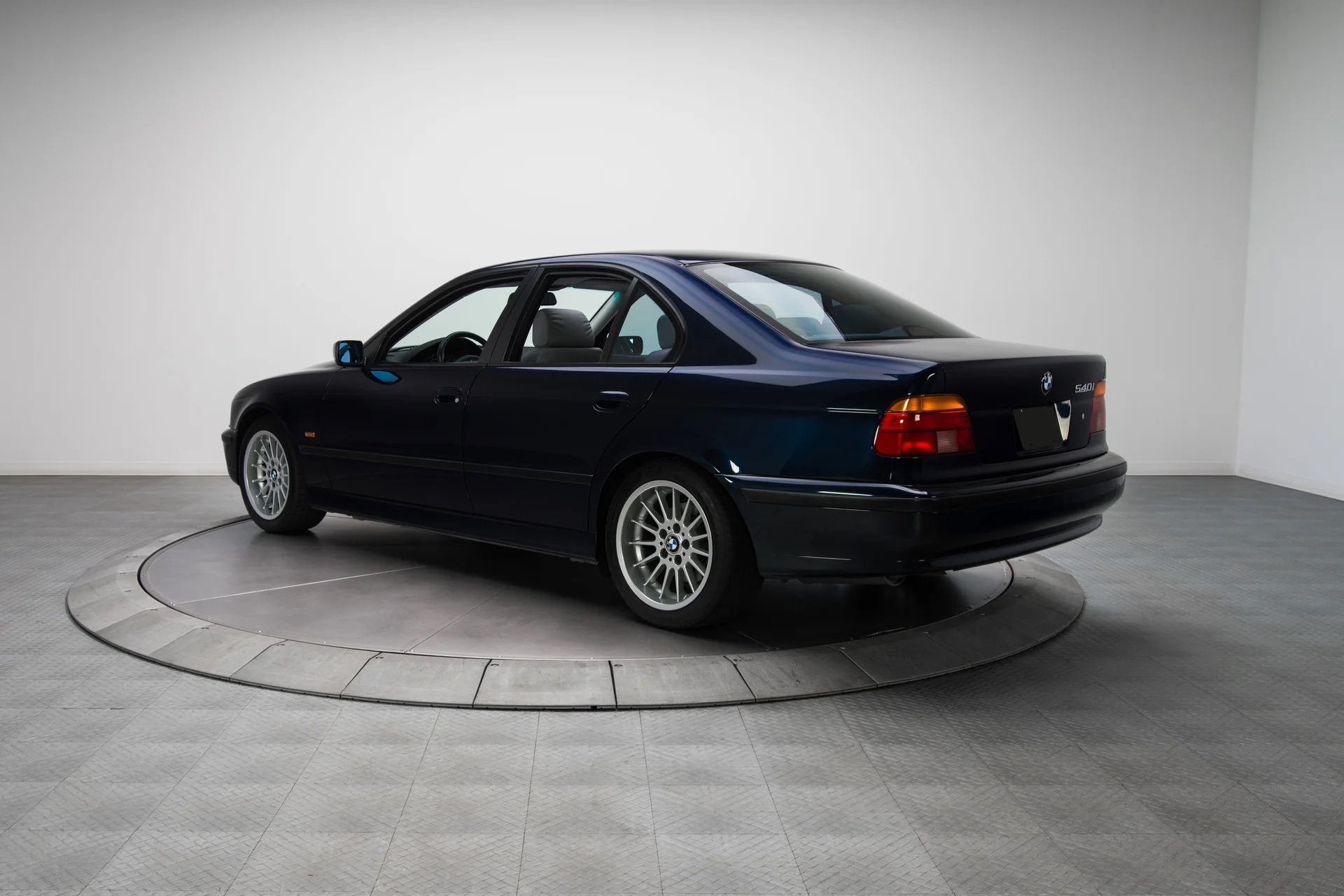 1999 BMW 540i - Image 3
